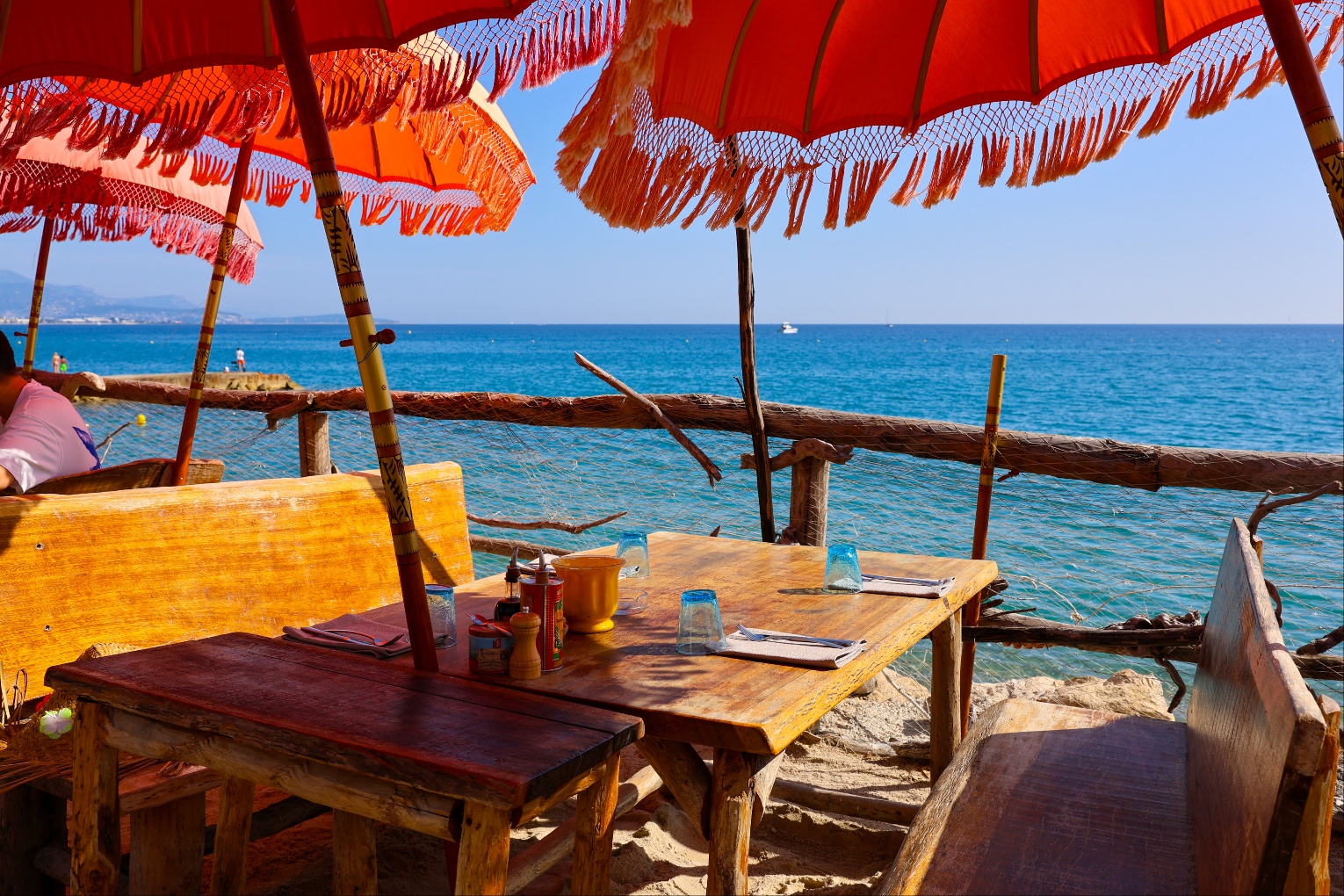 Fine dining by the sea